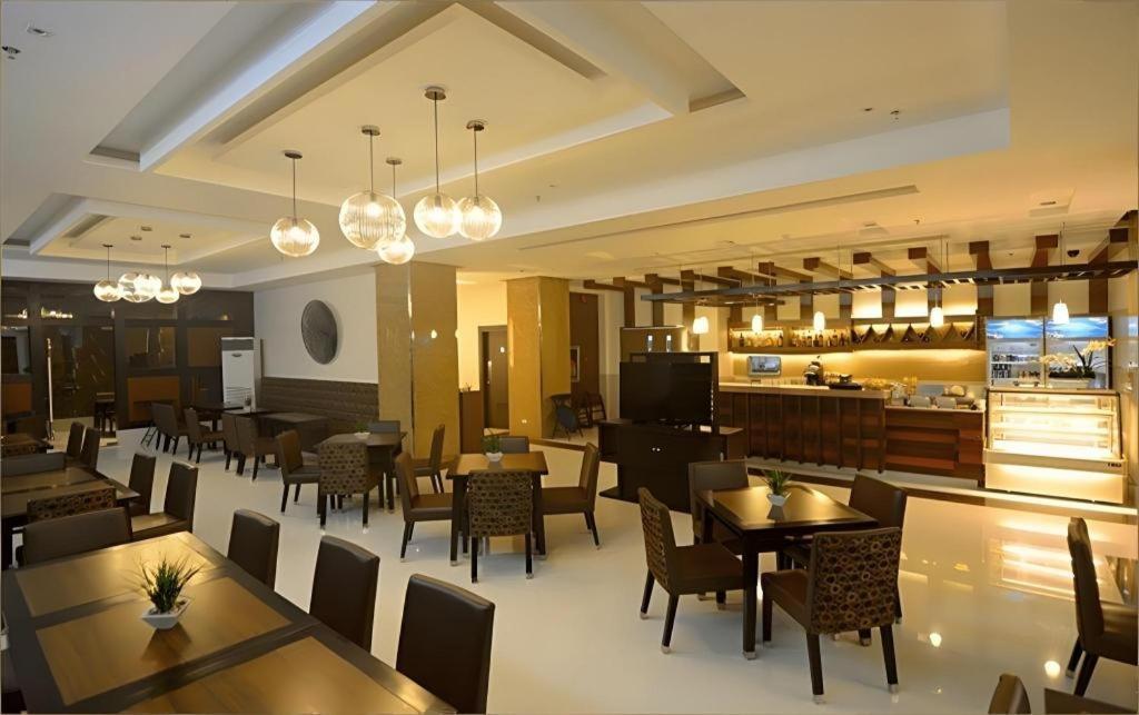Diversion 21 Hotel Iloilo Esterno foto